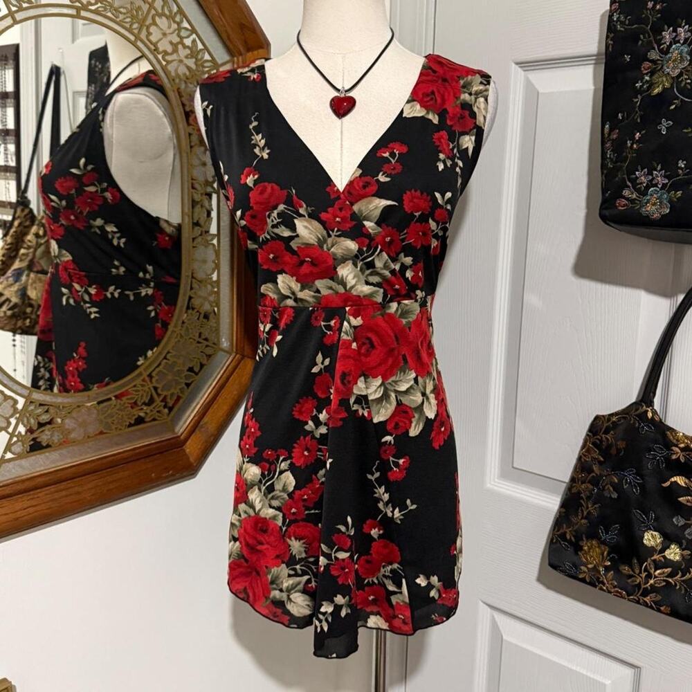 Nine West Black, Red & Green Romantic Floral Sleeveless V Neck Whimsy Top L